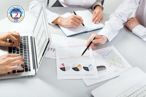 so sanh nganh quan tri kinh doanh va quan tri nhan luc